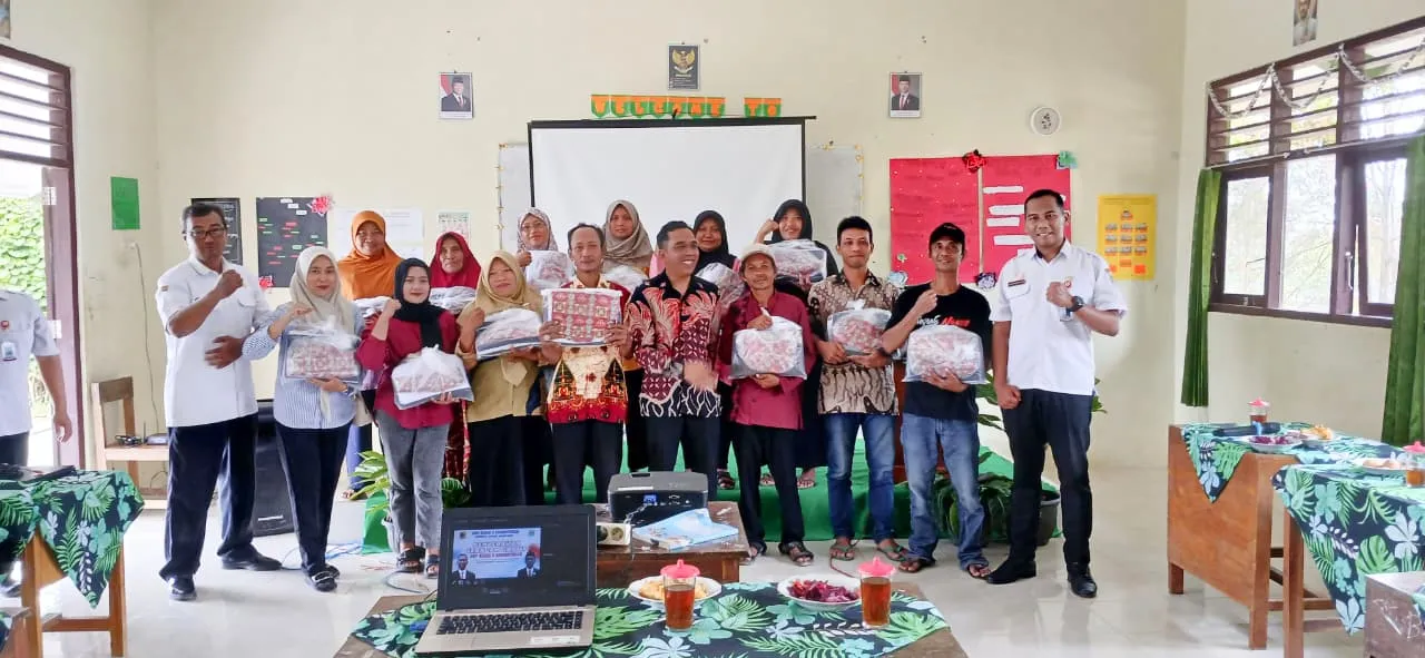 Kisah Inspiratif dari Bapak Supriyanto pada Pembagian Seragam Gratis